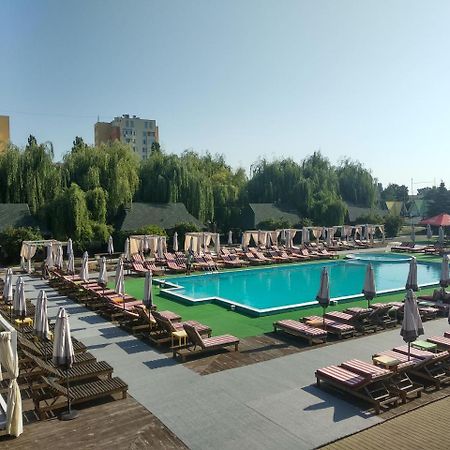 Edem Hotel Chubynske Exterior photo