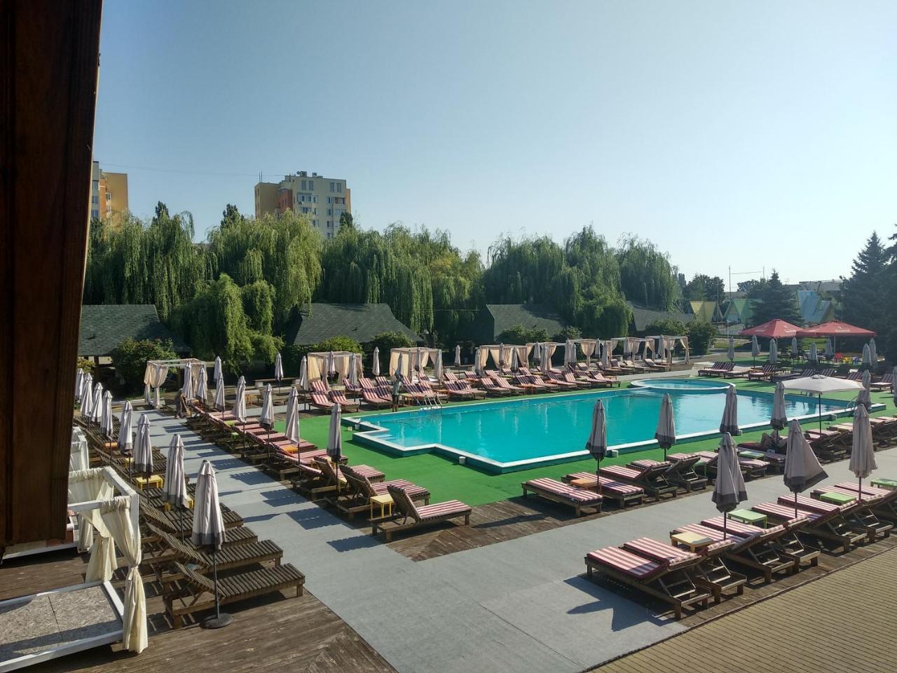 Edem Hotel Chubynske Exterior photo