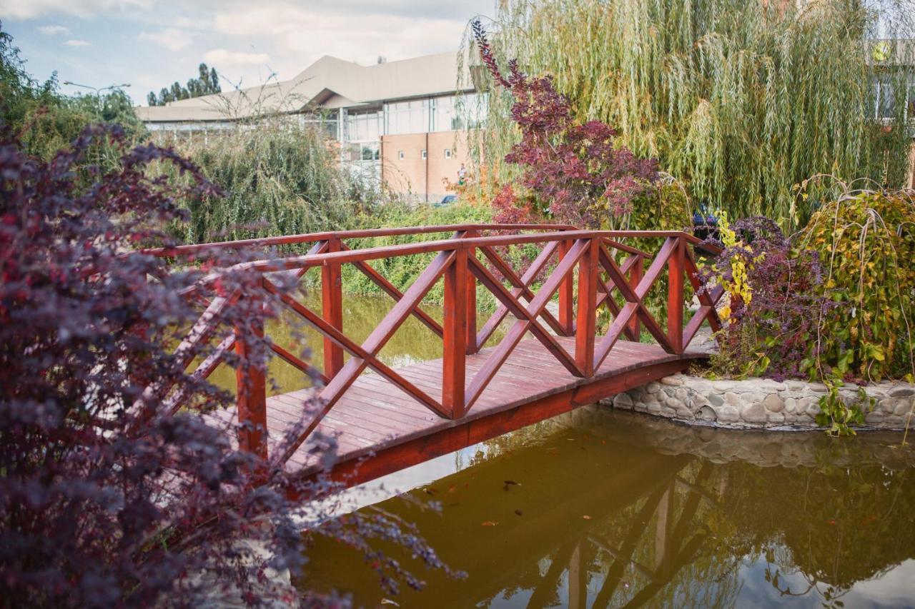 Edem Hotel Chubynske Exterior photo